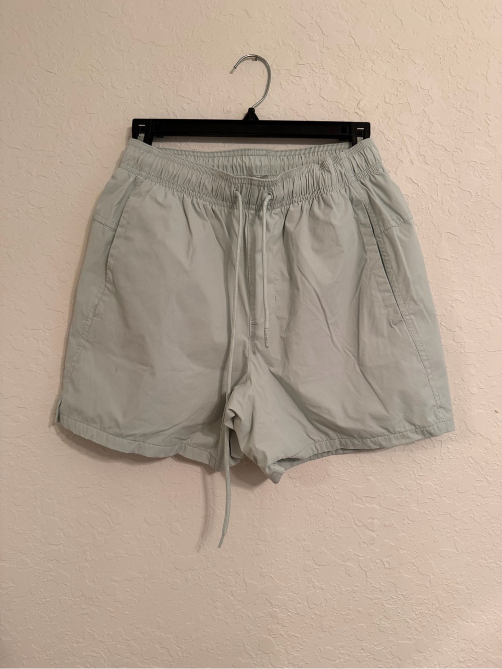 VRST Men’s Small Light Gray Athletic Running Shorts Zip Pocket